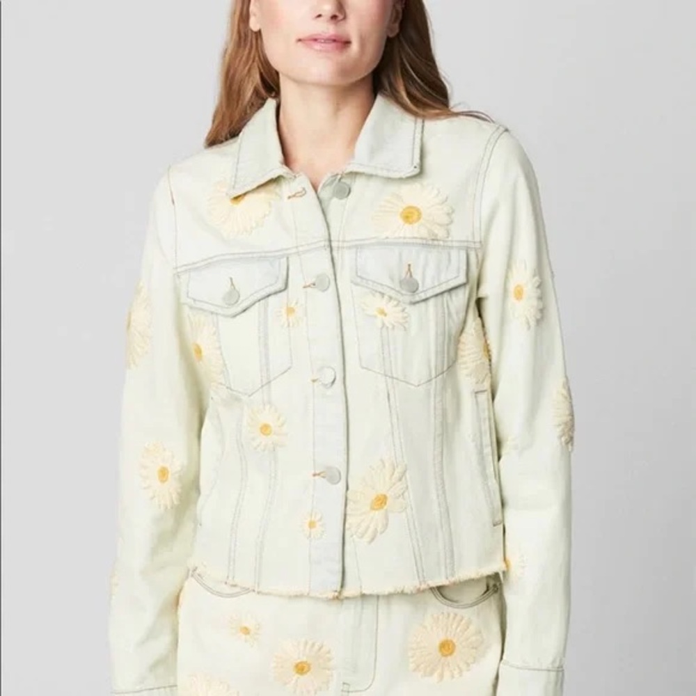 Blank NYC Daisy Embroidered Denim Jacket – Size M – Cream Floral Jacket - Picture 2 of 8